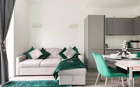 Elegant Apartment 1